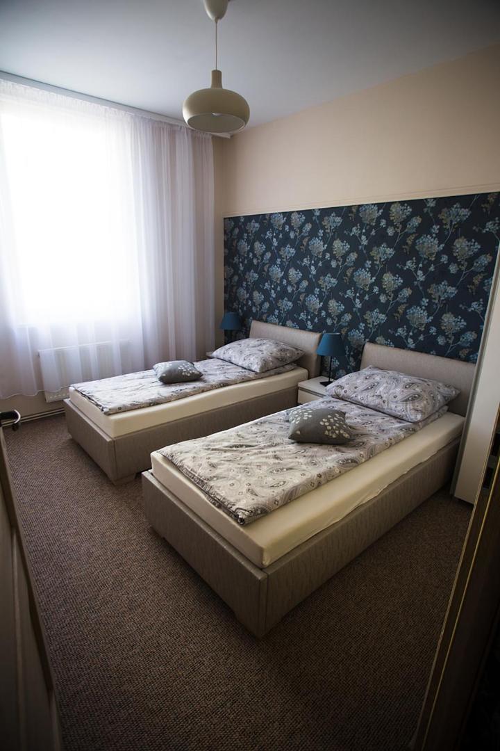 Pokoje Goscinne 30Stka Leczna ภายนอก รูปภาพ