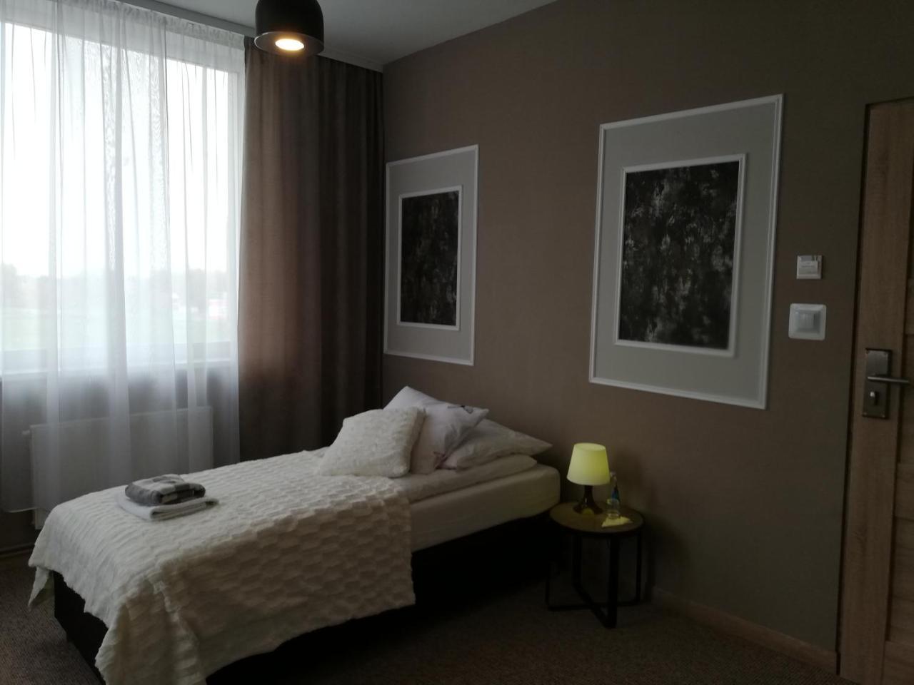 Pokoje Goscinne 30Stka Leczna ภายนอก รูปภาพ
